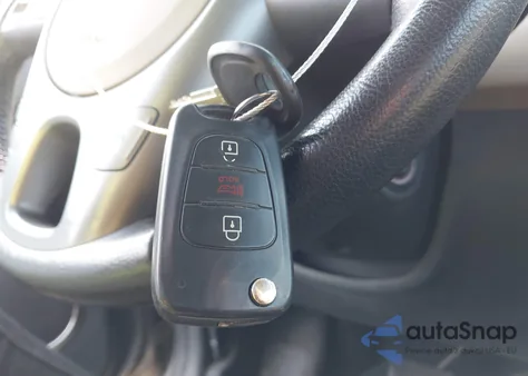 2011 Kia Soul ! z USA, uszkodzony, nr VIN KNDJT2A2XB7232476